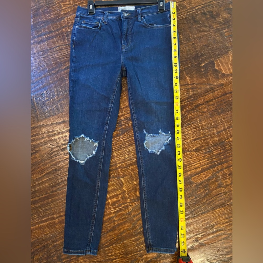 Free people busted knee skinny jeans size 28
